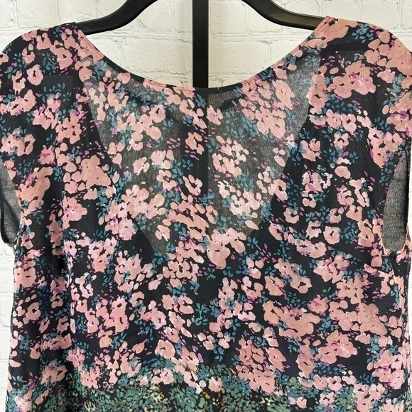 Elizabeth and James 100% Silk Sheer Floral Top Size Small - Picture 2 of 7